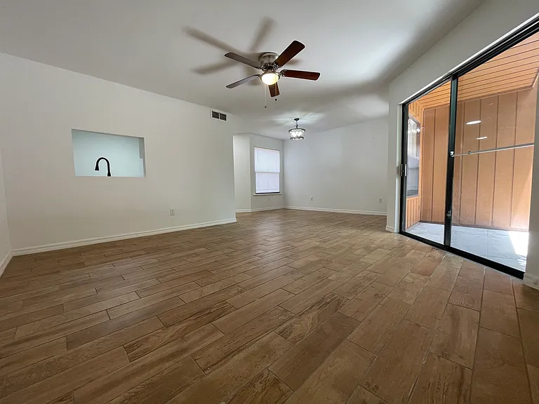 2701 NE 10th St #307 — Photo 14