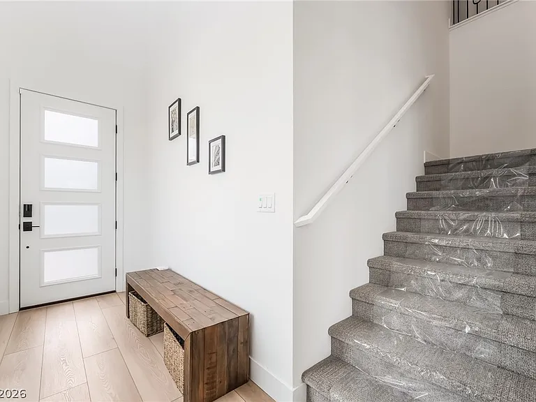 3192 Vittoria Ave — Photo 3