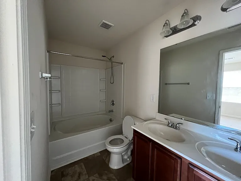 1204 Sweetgrass St — Photo 5