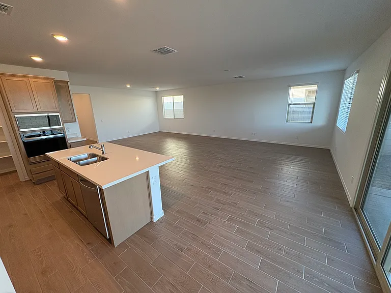 675 W Riparian Dr — Photo 17