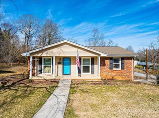 1110 15th Ave NW, Hickory, NC 28601