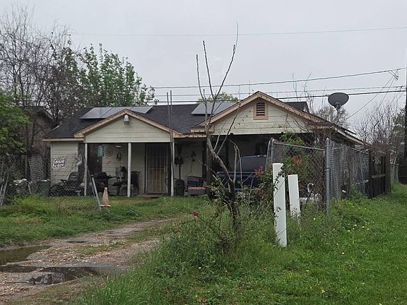 2nd image of 522 Texas St