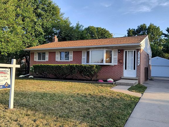 2nd image of 31049 Maplewood St