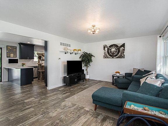 4th image of 9529 W Gullway St