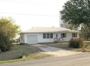 810 E 4th Ave, Garnett, KS 66032