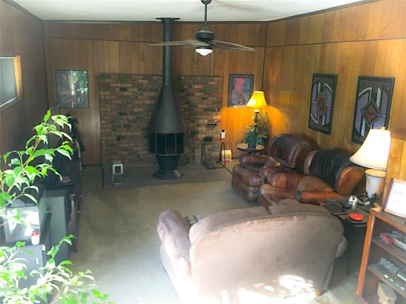 3rd image of 215 Wanda Dr