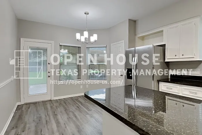 719 Fernglade Dr — Photo 5