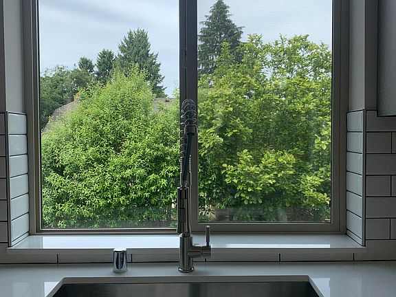 Kitchen sink with garbage disposal