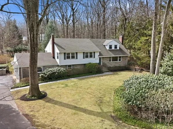 548 Covington Pl, Wyckoff, NJ 07481