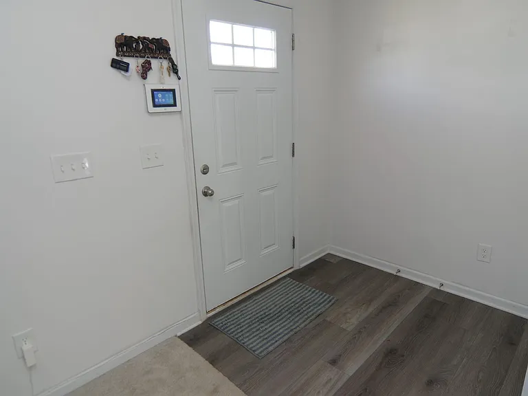 385 Saskatoon Dr — Photo 6