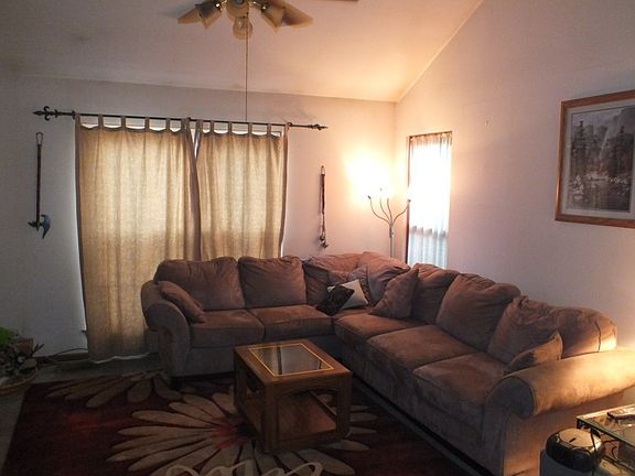 3rd image of 1061 Manchester Cir