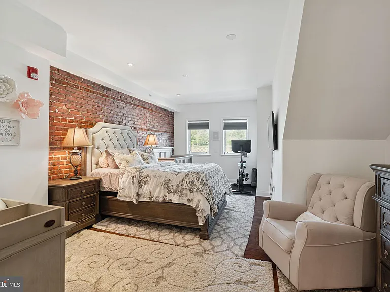 501 Vine St #2 — Photo 21
