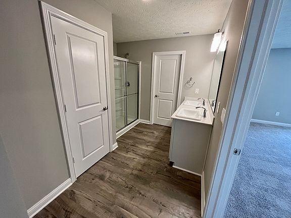 5th image of 7 Highland Knoll Way