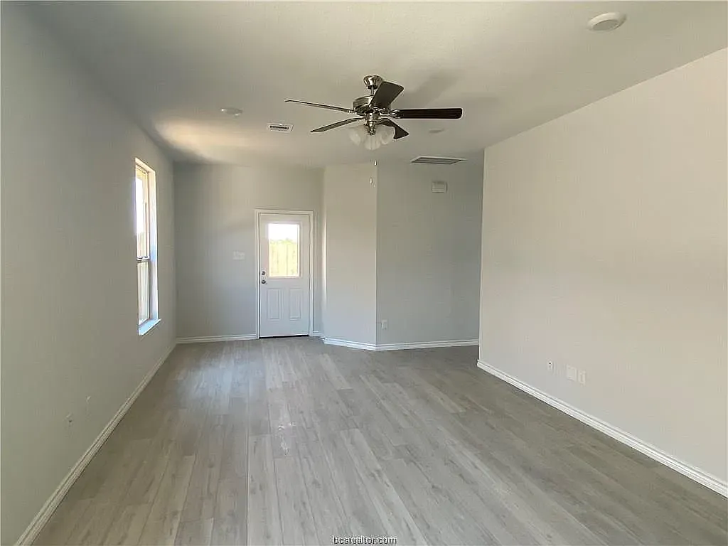 3 bed, 1317 sqft, $2,250 — Photo 2