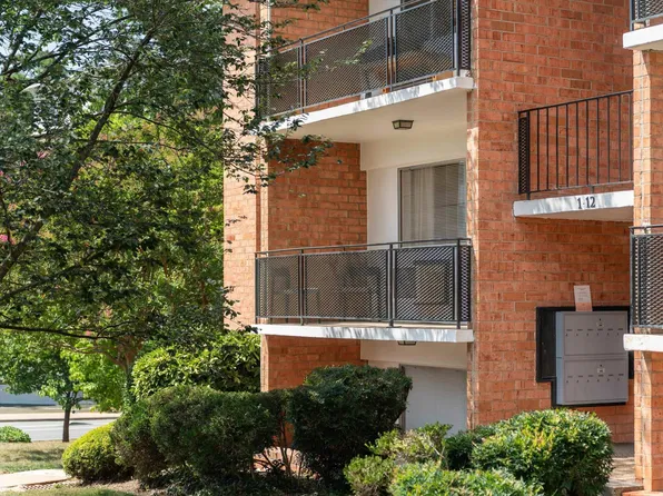 1800 Jefferson Park Ave APT 5, Charlottesville, VA 22903