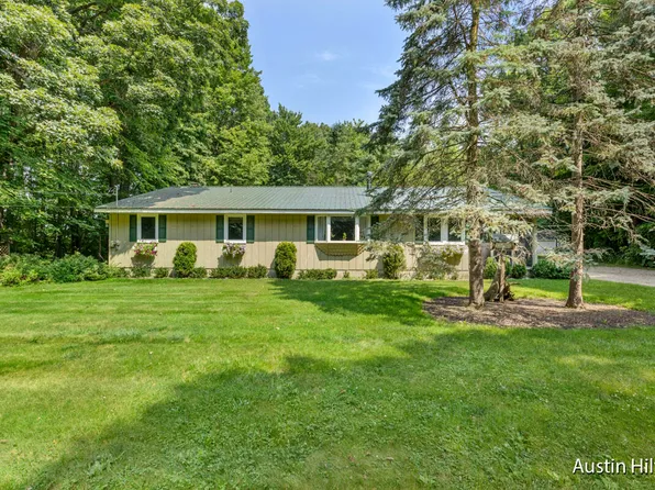 2215 Sixteen Mile Rd NE, Cedar Springs, MI 49319