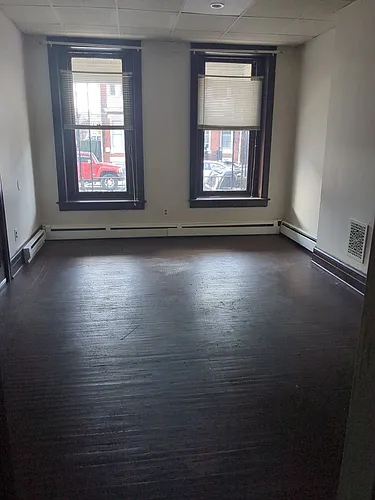 620 W King St Photo 1