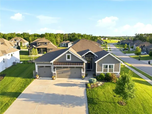 1717 SW 26th Ter, Lees Summit, MO 64082