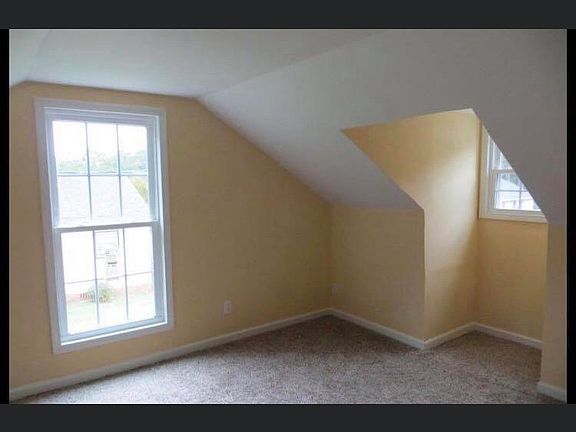 2nd image of 915 Crowley St
