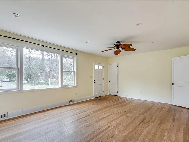 1287 Eastland Rd SE — Photo 10
