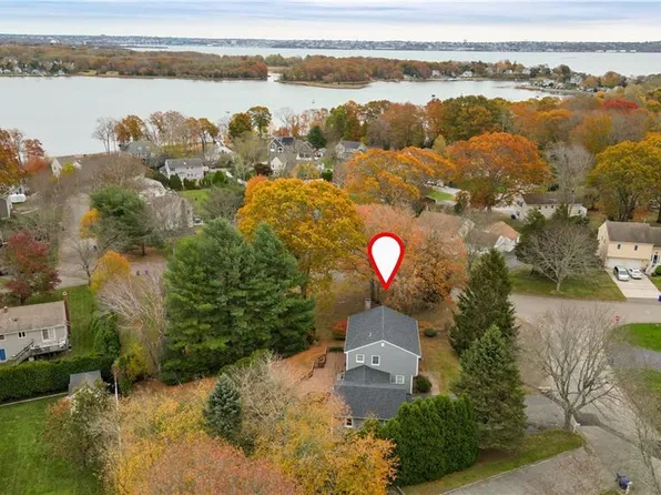 1 Betsy Dr, Bristol, RI 02809