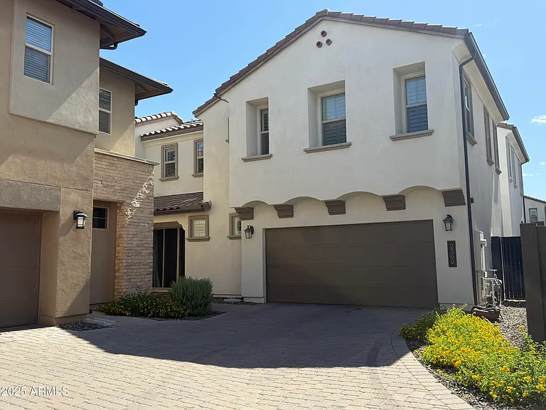 2366 W Gloria Ln — Photo 1