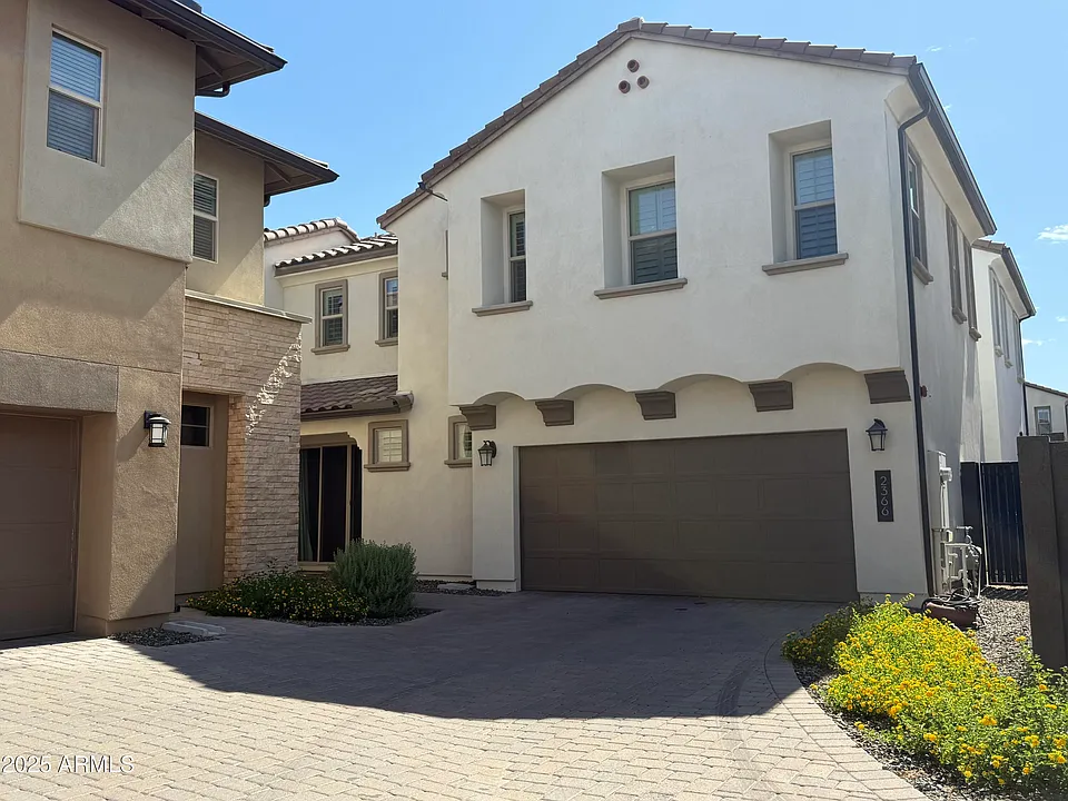 2366 W Gloria Ln