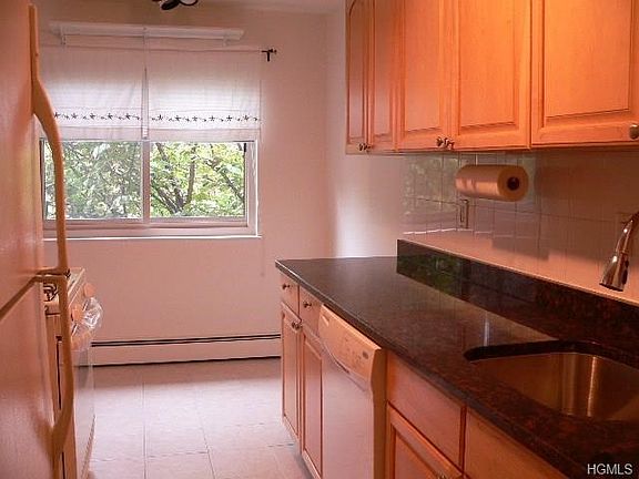 3rd image of 336 Central Park Ave APT J7