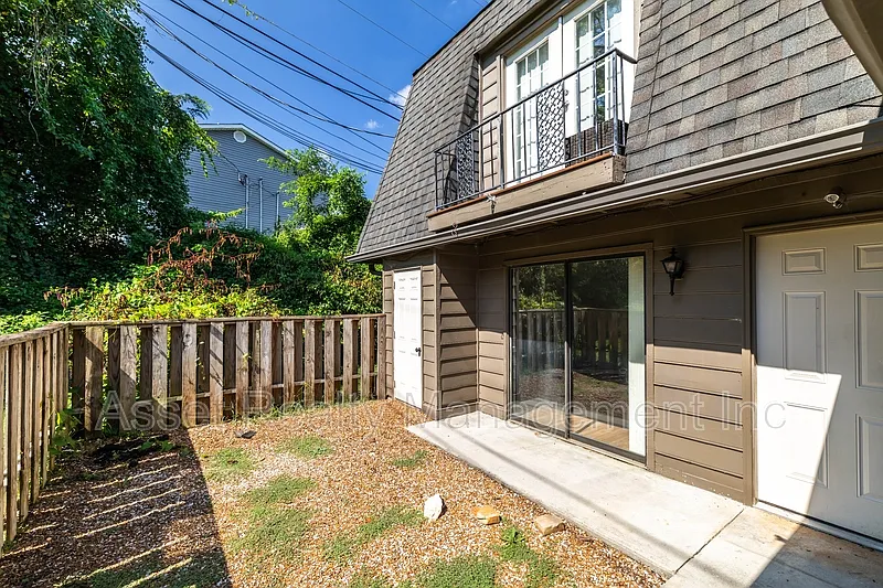 2 bed, 1.5 bath, 1414 sqft, $1,495 — Photo 3