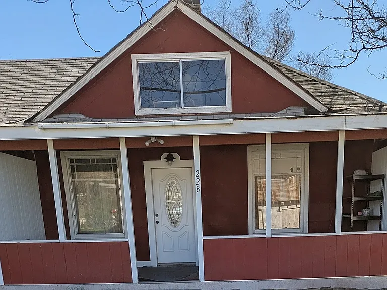 228 Sprague St — Photo 1