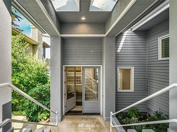 4th image of 2410 W Lake Sammamish Pkwy NE