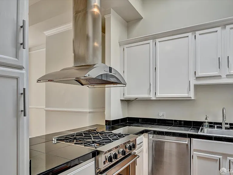 656 Hayes St — Photo 26