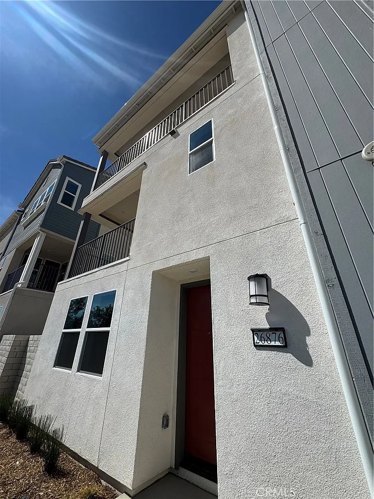 3 bed, 3.5 bath, 1810 sqft, $4,200 — Photo 1