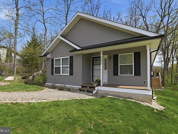 3rd image of 1535 Oak Ln