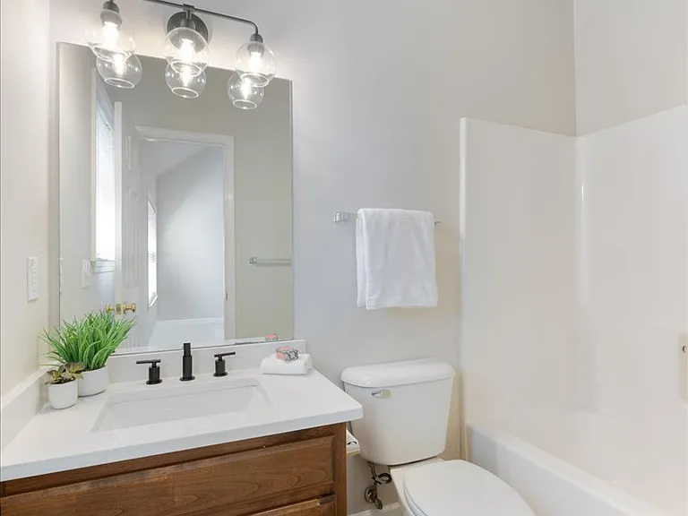 2271 Dewey Dr #J2 — Photo 10