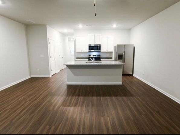 120 Village Green Dr