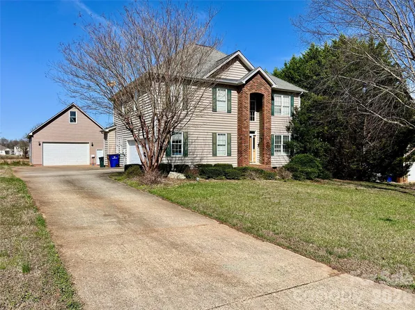 962 Huntington Hills Dr, Lincolnton, NC 28092