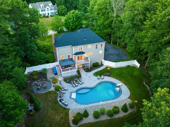 24 Thurston Drive, Lee, NH 03861