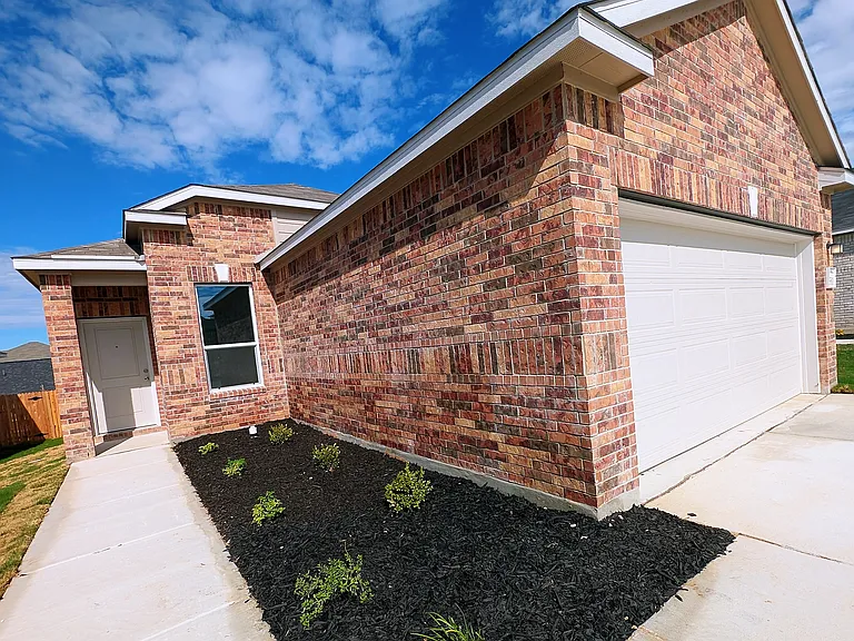 15611 Electra Cir — Photo 3