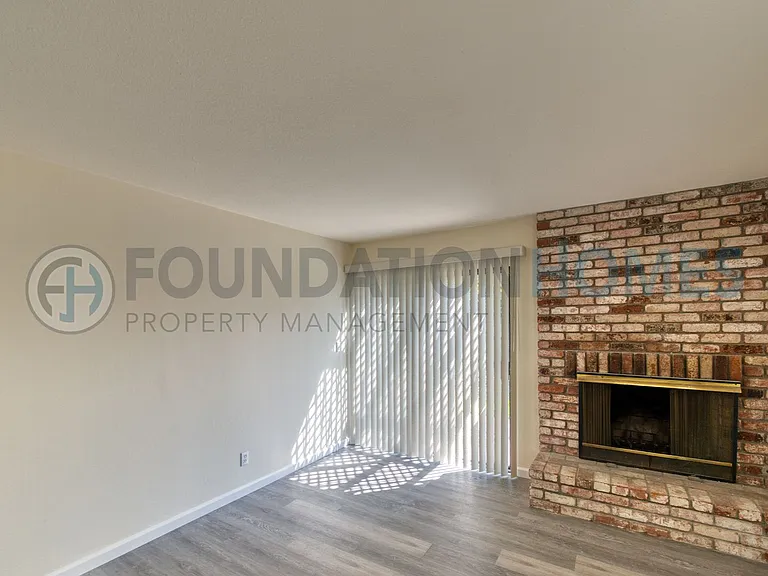 404 San Marin Dr — Photo 6