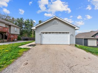 5214 Parkview Dr, Mccullom Lake, IL 60050