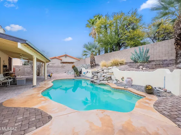 212 N Fenceline Dr, Tucson, AZ 85748