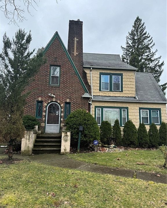 1st image of 2910 Park Dr