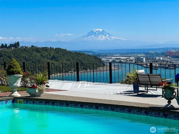 1424 49th Street NE, Tacoma, WA 98422