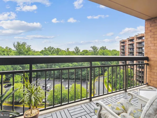 2230 George C Marshall Dr APT 904, Falls Church, VA 22043