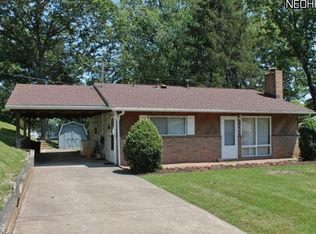 2424 Moorewood Dr, Zanesville, OH 43701