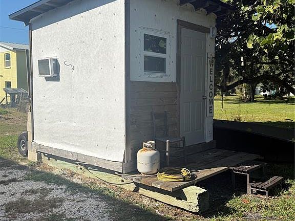 3rd image of 912 Piney Point Rd #4