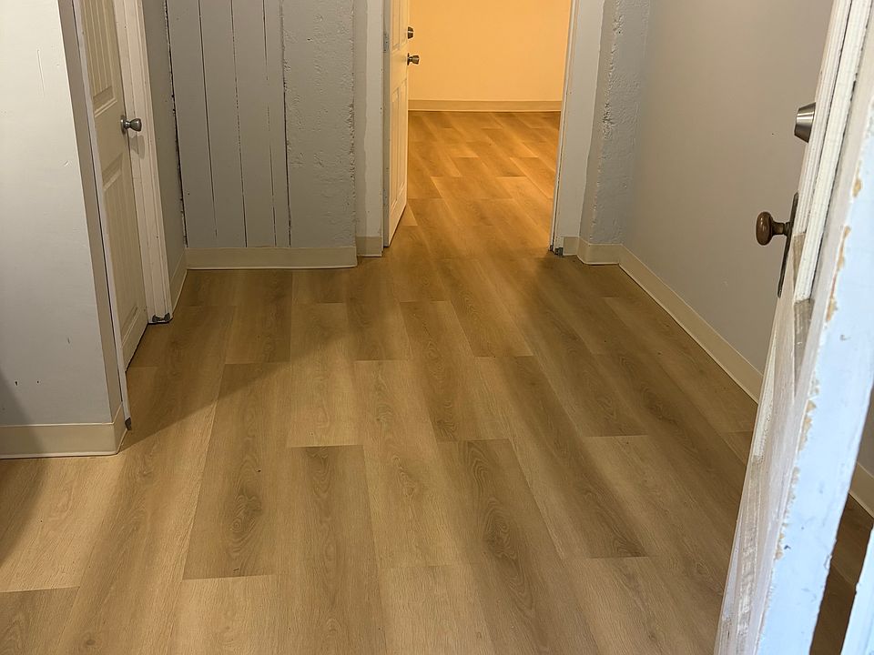 Entryway outside apartment