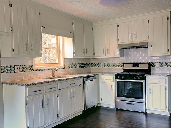 5th image of 2680 Forest Way NE