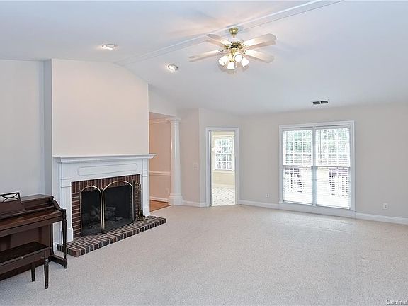 4th image of 4653 Walnut Knoll Dr